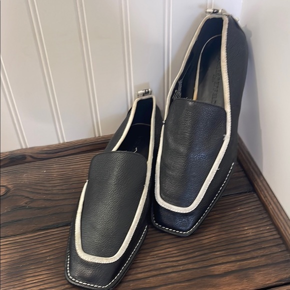 Karl Lagerfeld Paris Black and White Driver Leather Loafers - Picture 1 of 7